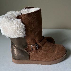 Size 4 Magellan UGG style brown suede boots with sherling interior